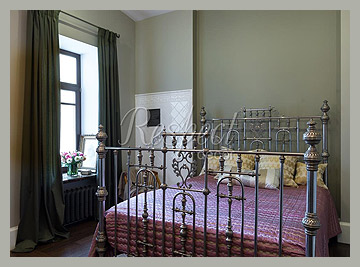 Шторы в спальню в викторианском стиле