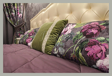 Красивые подушки в спальню. Стоимость от 2500 руб.